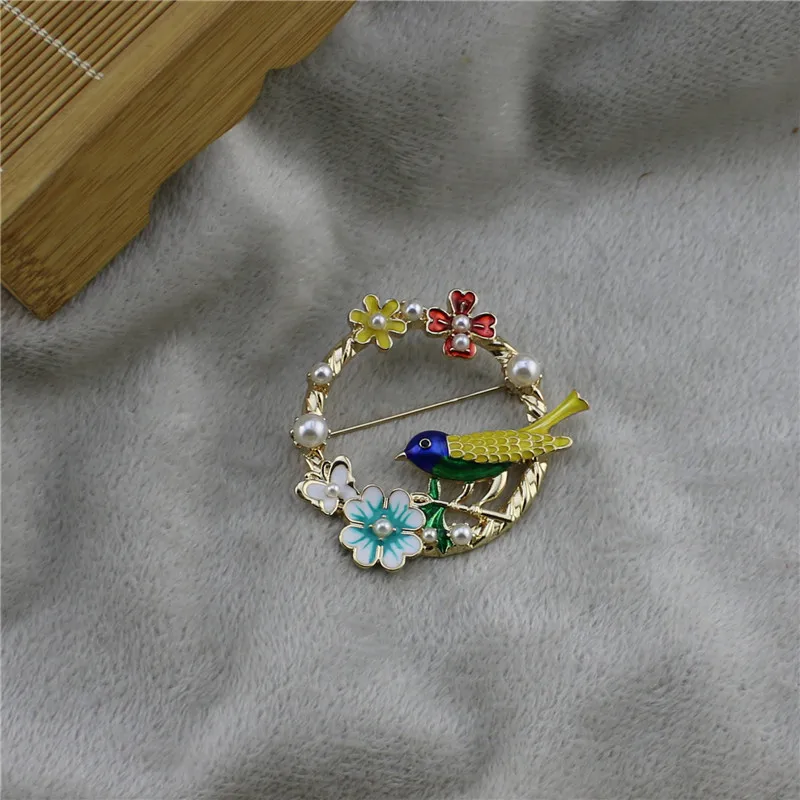 Free shipping New Europe and America color Enamel Bird language floral temperament coat brooch accessories female | Украшения и