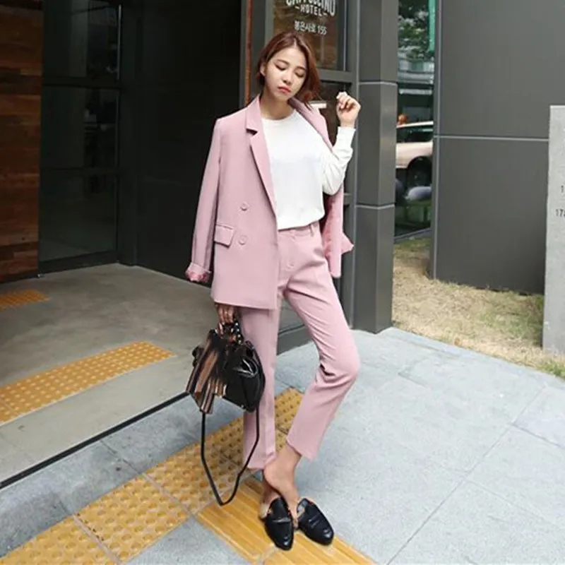 Розовый двубортный женский брючный костюм с вырезами блейзер высокой талией