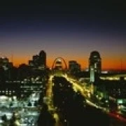 Широкоугольный вид на город горит рассвете Сент-Луис Миссури США плакат печать