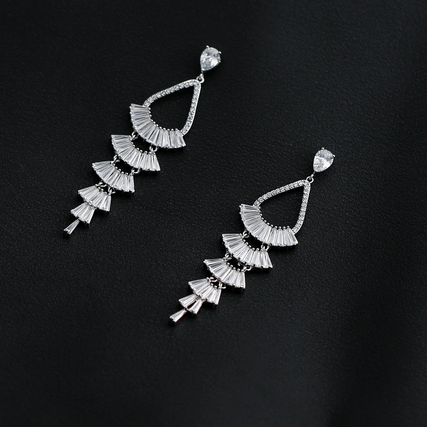

5A Level Cubic Zirconia Wedding Dangle Earrings Bridal Pierced Earring Women Jewelry Accessories with 925 Silver Pin