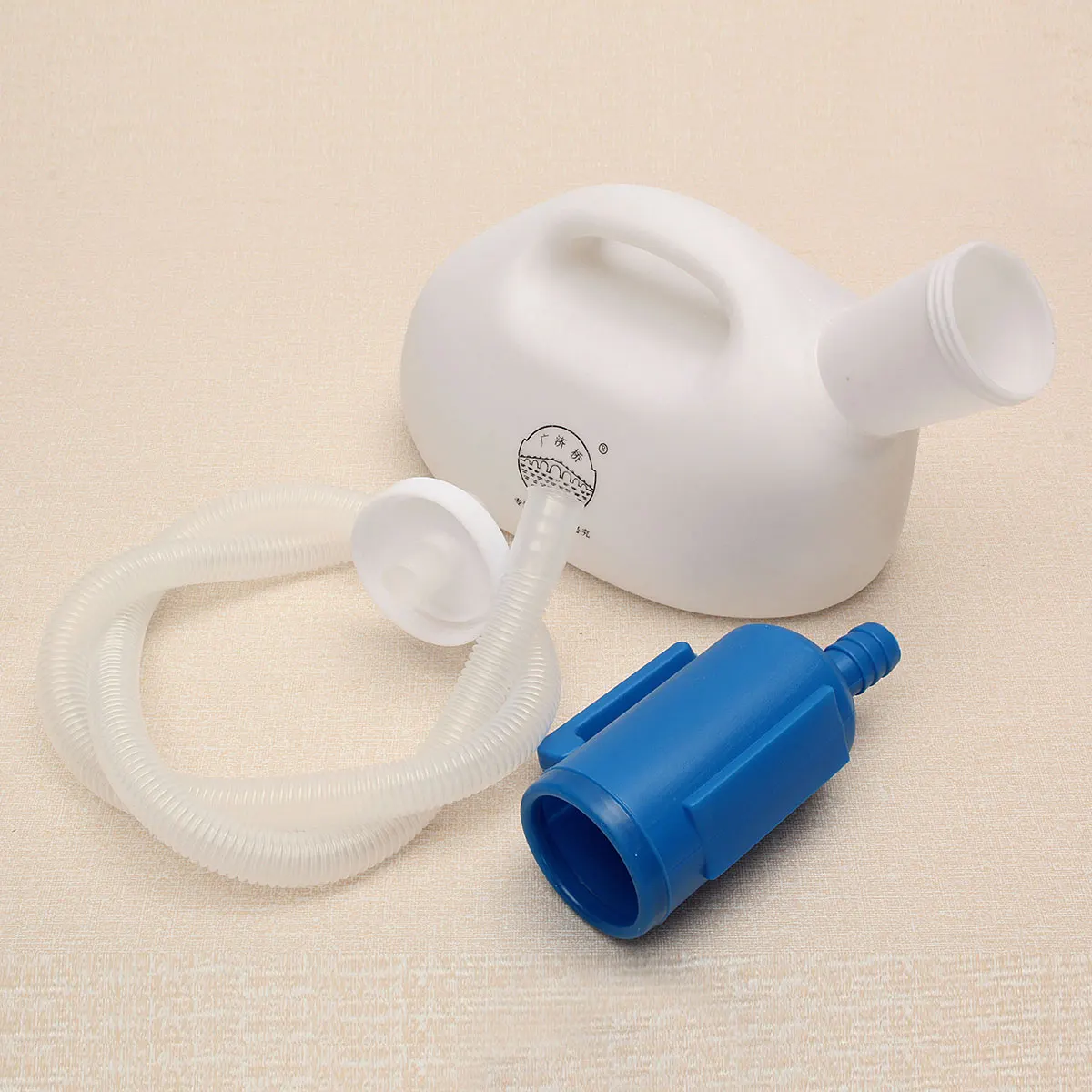 

Portable 2000ml Mobile Urinal Toilet Aid Bottle Outdoor Camping Car Travel Male Disability Old Man Laying in Bed with Catheter