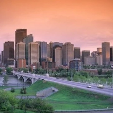 Skyline of Calgary Альберта Канада плакат печать Дэвидом р. Frazier (26x17)|Таблички и знаки| |