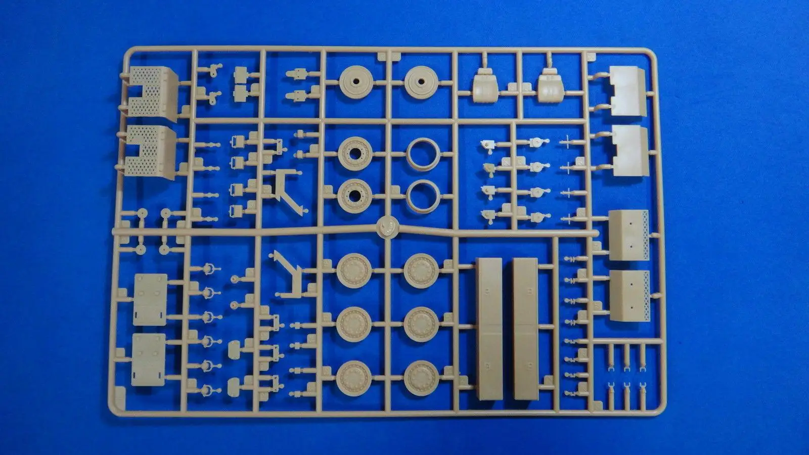 Панда хобби 1/35 PH35010 США Cougar 6x6 JERRV | Игрушки и