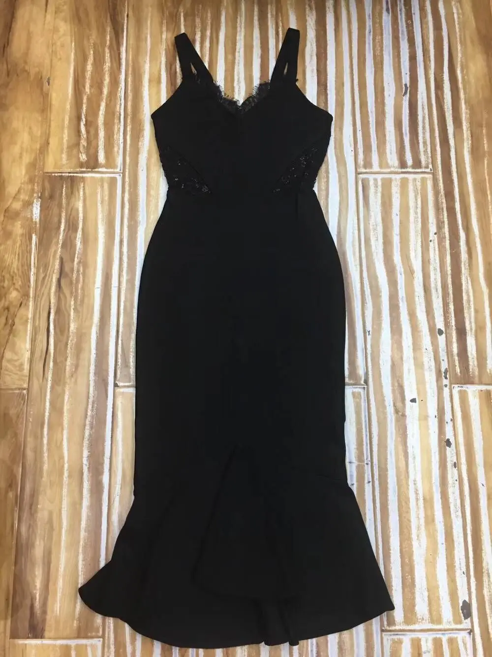 

High Quality Black V-neck Lace Hollow Out Bodycon Rayon Bandage Dress Evening Party Dress