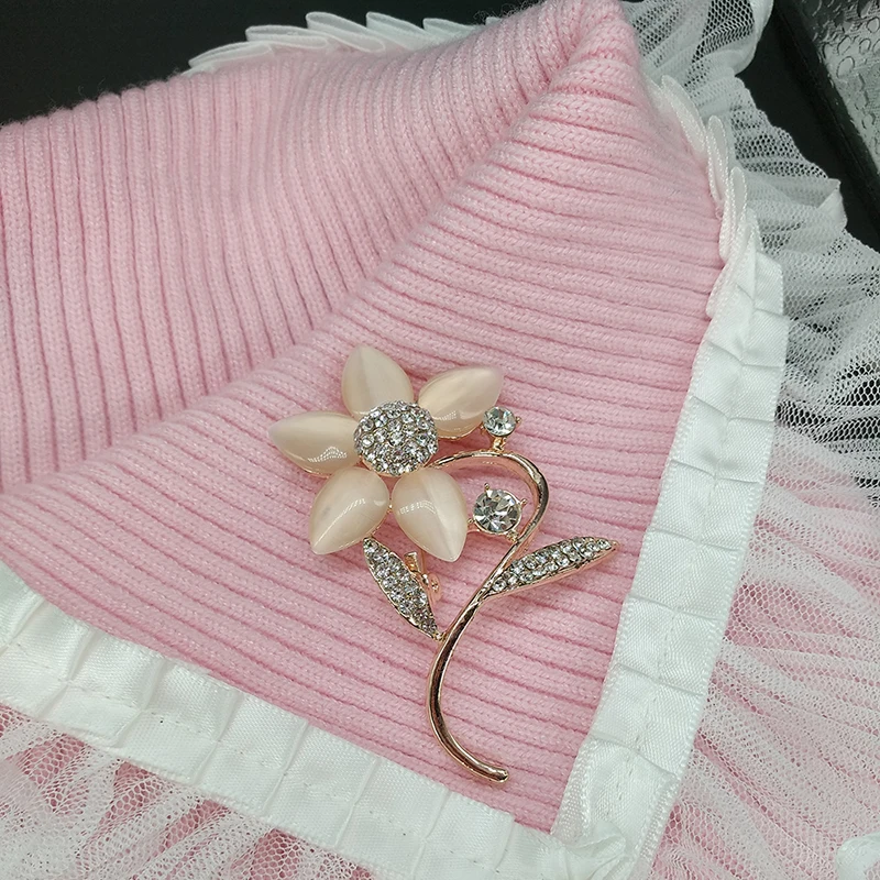 Fashionable Imitation Opal Stone Flower Brooch Pin Simple Design Garment Accessories | Украшения и аксессуары