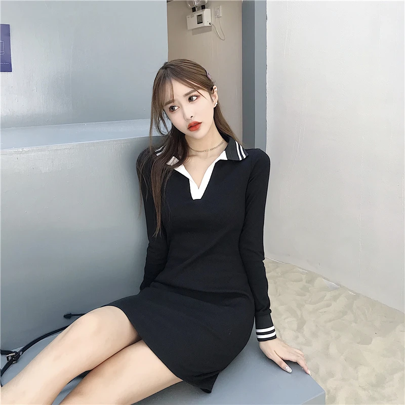 Женское платье-туника черное облегающее платье с треугольным вырезом в