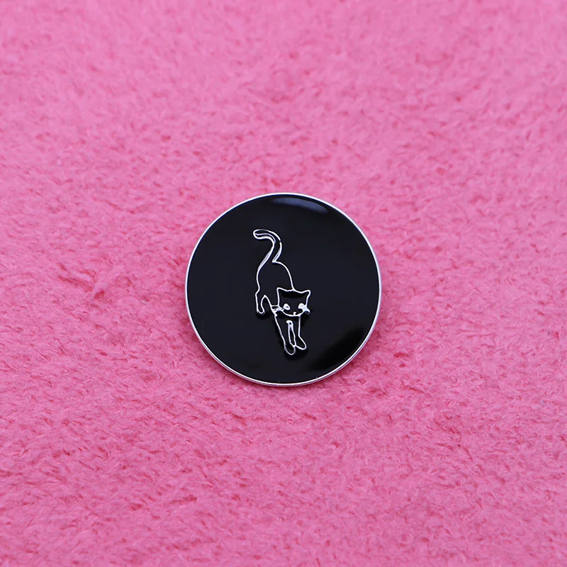 

Original Art Black White Brooches Cartoon Cat Enamel Pin for Kids Lapel Pin Hat Bag Pins Denim Jacket Women Brooch Badge SC4726