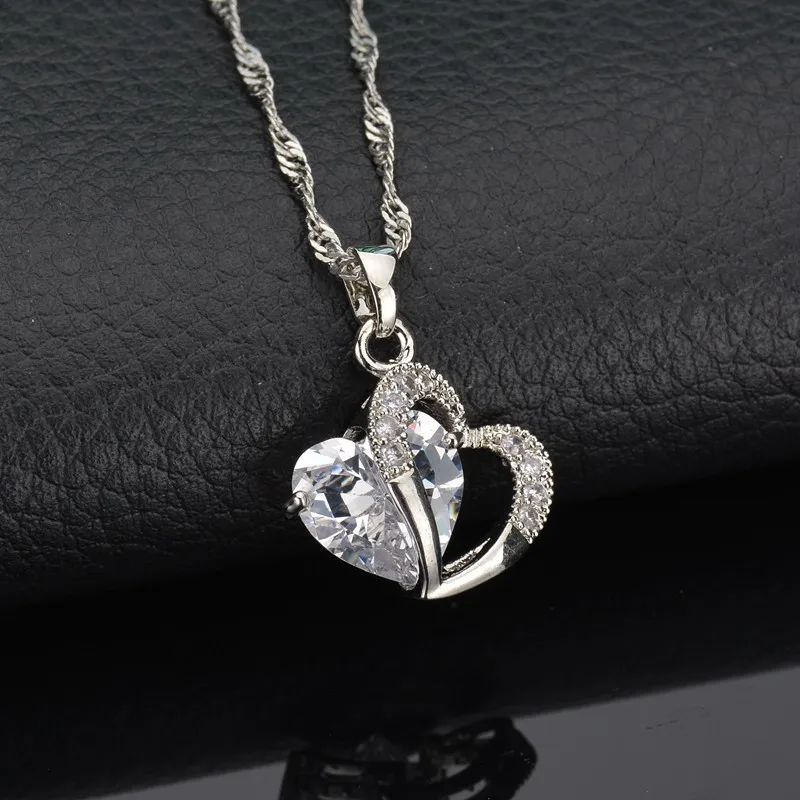 2018 jingyang Christmas Silver Necklace Heart Shaped Ball Pendant Clavicle Woman Short Fall for Women Sweaterv alentine's day |