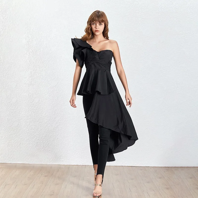 Женская блузка с бантом TWOTWINSTYLE белая однотонная асимметричным воротником