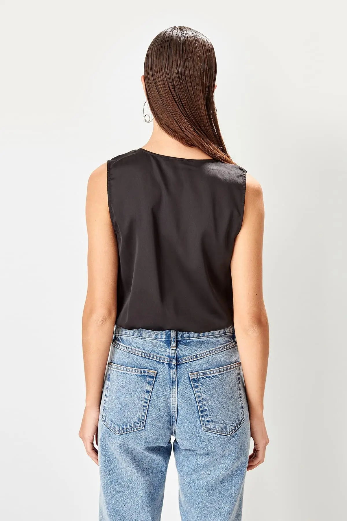Черное боди без рукавов Trendyol TWOSS19BB0467 |