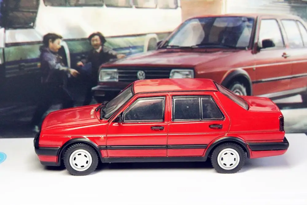Модель Volkswagen Jetta classic литая красная Новинка 1/43 |