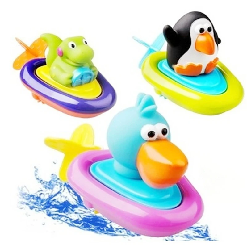 Милые животные играющие с водяным канатом игрушки-лодки в виде пингвина Детские