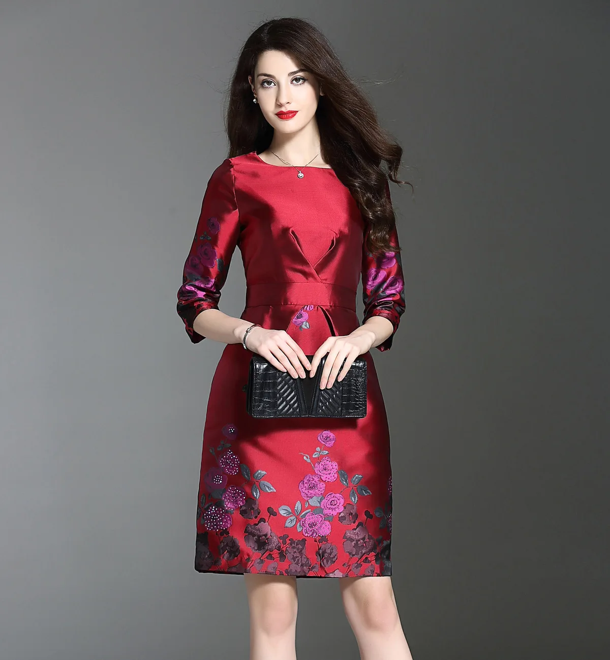 Модное вышитое женское платье Cheongsam 1/2 рукава средней длины темперамент