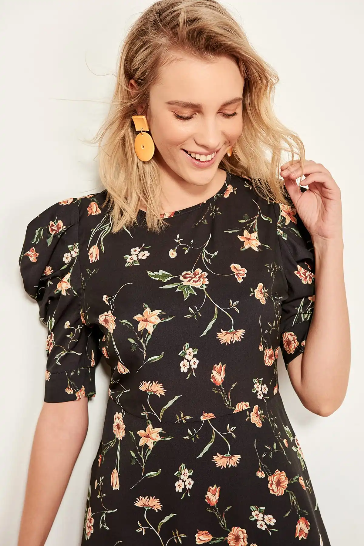 Trendyol черное платье с воздушными рукавами TWOSS19LJ0167|Женские платья| |