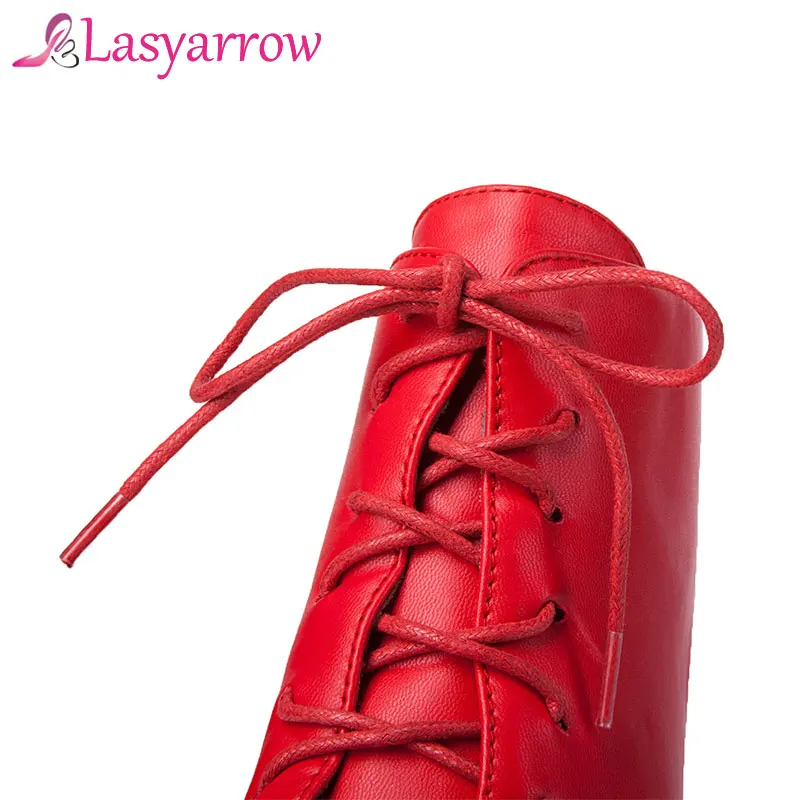 Женские ботинки на среднем каблуке Lasyarrow черные/красные с острым носком весну и