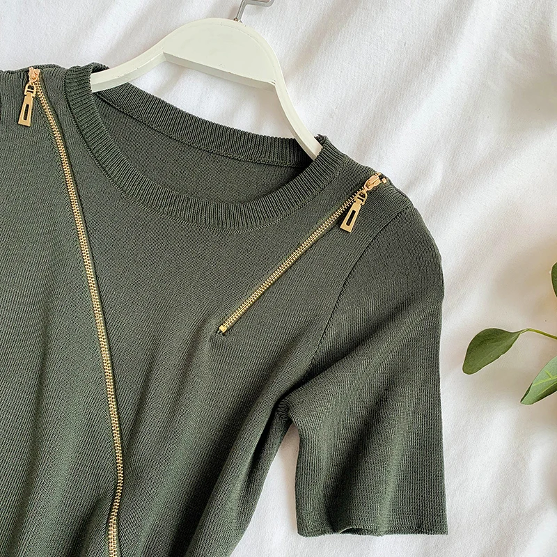 Женское трикотажное платье с коротким рукавом однотонное облегающее на молнии