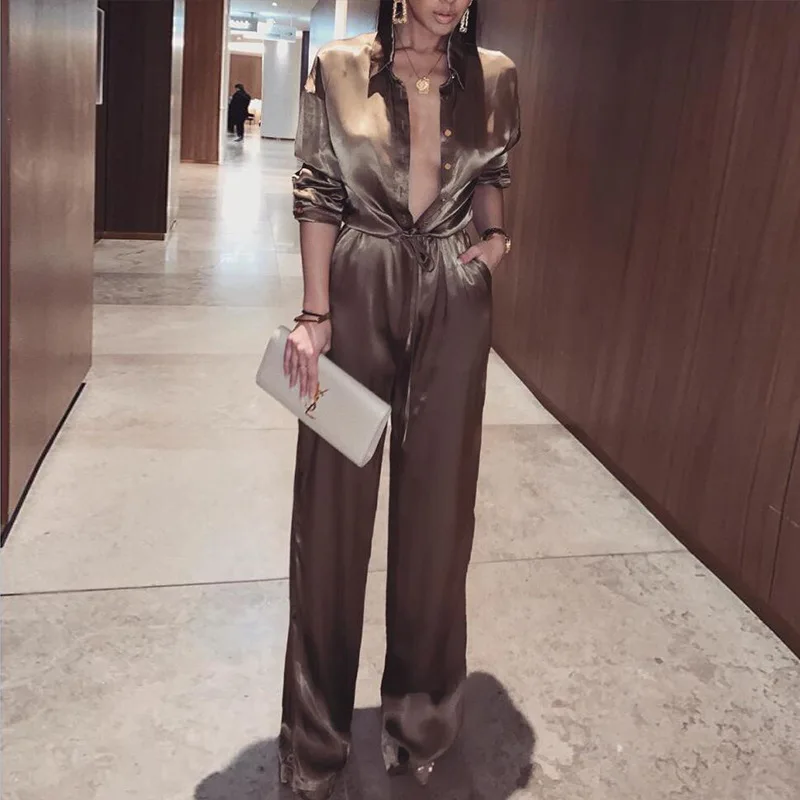 Зеленые шелковые и атласные брюки с пуговицами глубоким v-образным вырезом