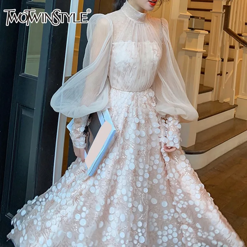 Сетчатое платье TWOTWINSTYLE с воротником стойкой и длинными рукавами высокой талией