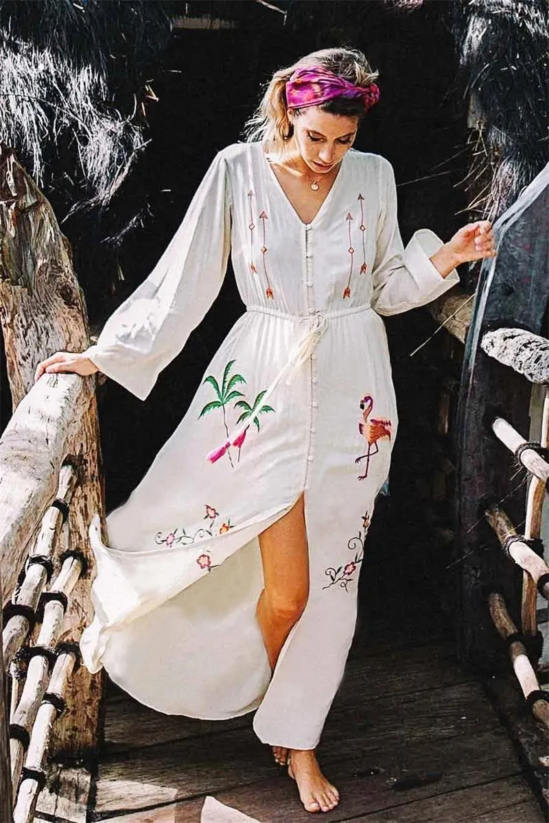 Женское длинное пляжное платье в стиле бохо белое с цветочной вышивкой лето 2019 |