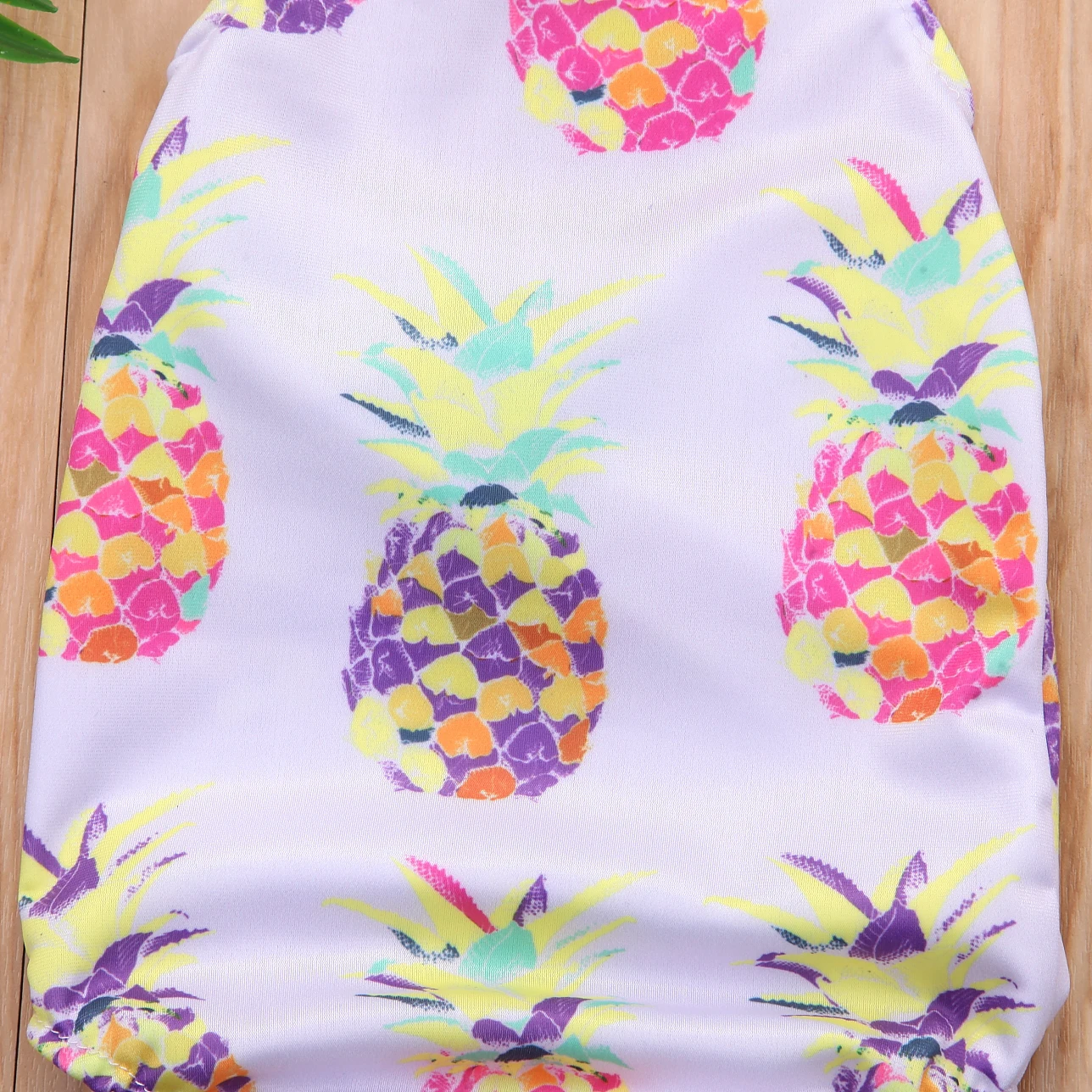 Детский слитный купальник с принтом ананасов на бретельках открытой спиной |