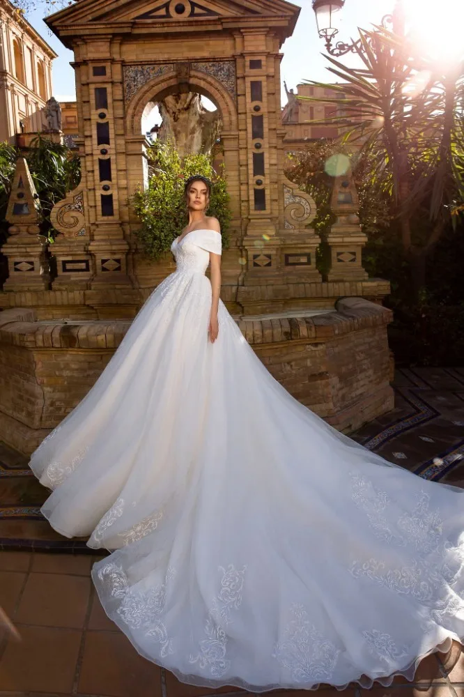 Платье для свадьбы Vivian's Bridal кружевное с вырезом на шее 2019 | Свадьбы и торжества