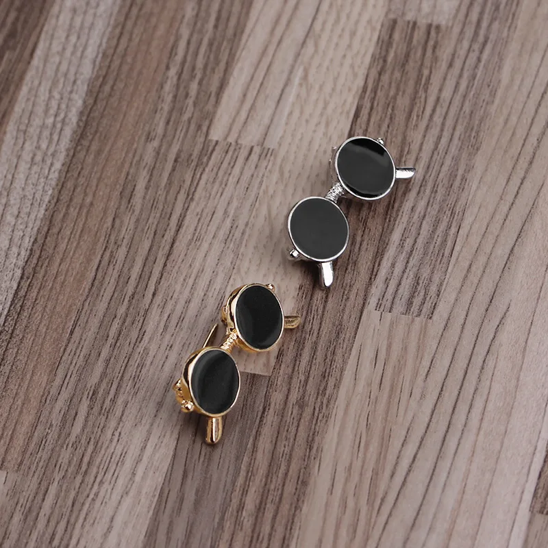 Джинсовые рубашки украшения оригинальность черные солнцезащитные очки брошь