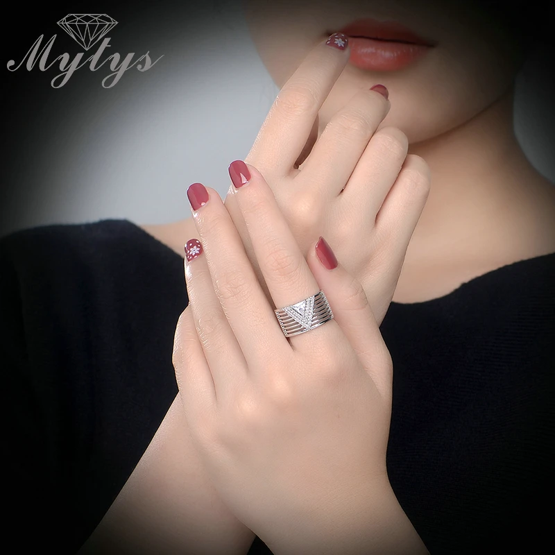 Mytys Triangle Crystal Geometric Hollow Ring for Women Silver Plated R1193 | Украшения и аксессуары