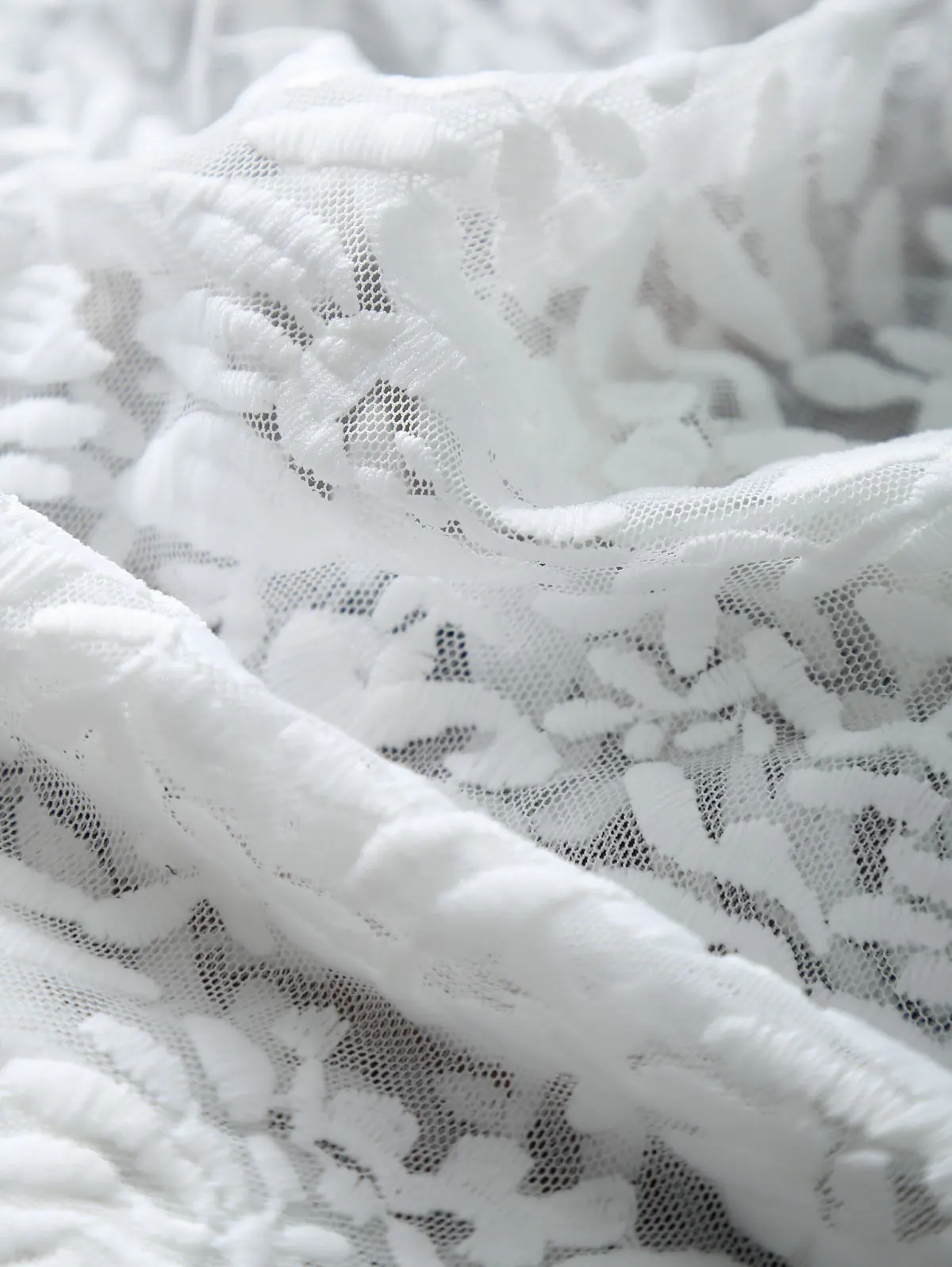 Женское платье с глубоким вырезом и длинным рукавом кружевное для выпускного