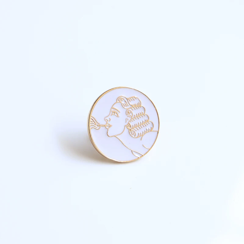 Smoking Woman Brooches Golden Lines Round Enamel Pin for Boys Girls Lapel Pin Hat/bag Pins Denim Jacket Women Brooch Badge S4518