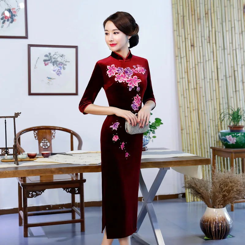 Фото Китайское традиционное платье Ципао с вышивкой Красное длинное в восточном
