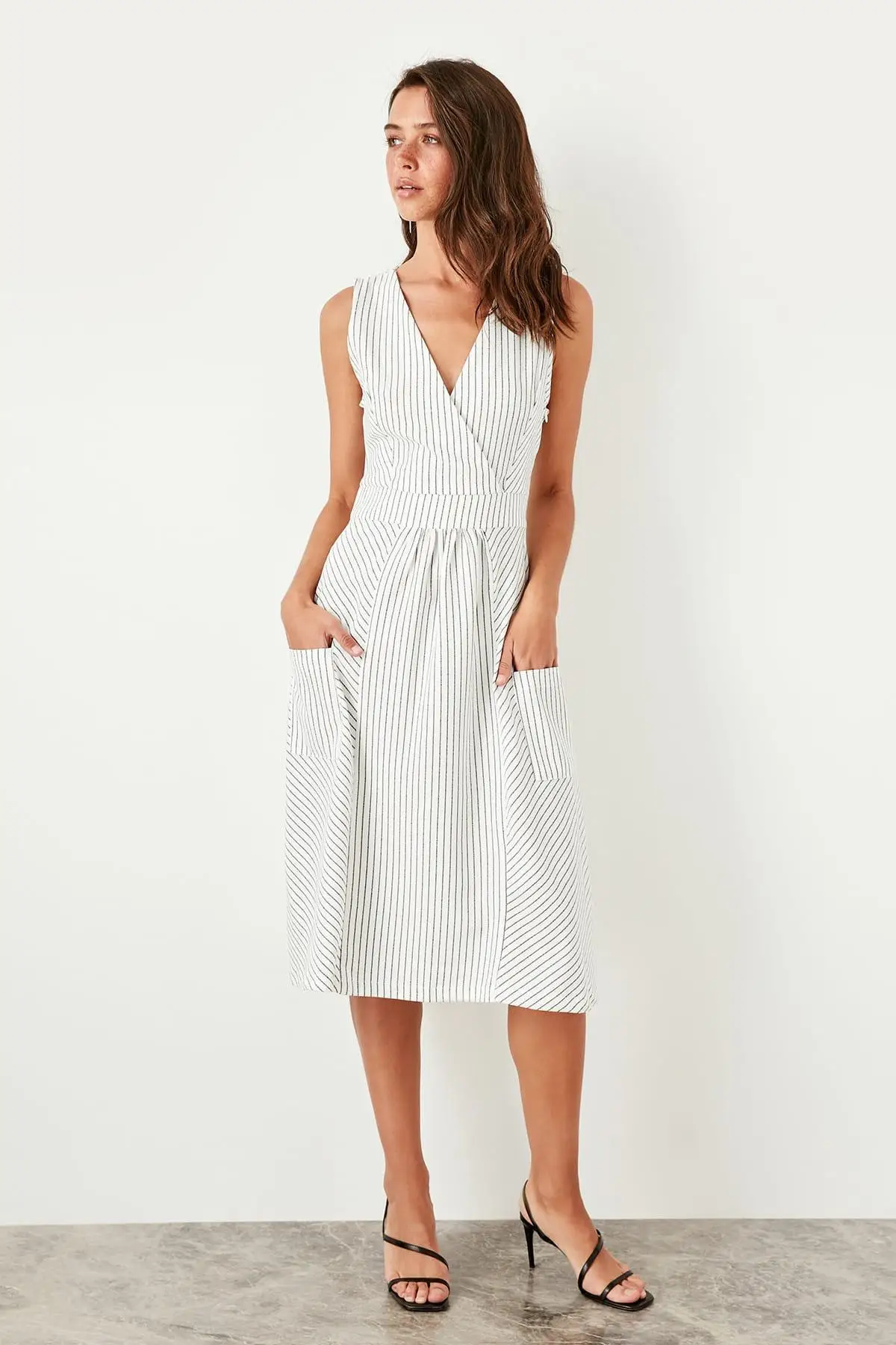 Trendyol White Pocket Detail Dress TWOSS19AP0255 | Женская одежда