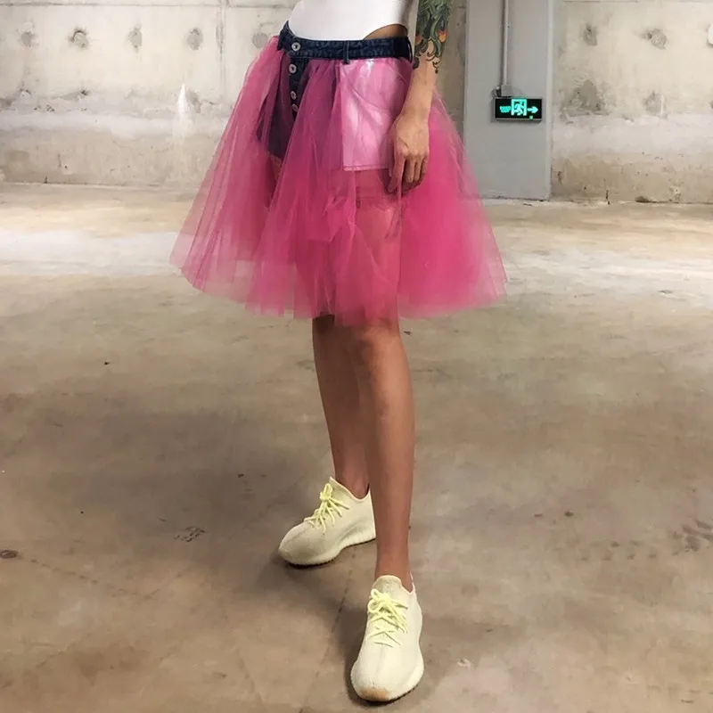 Женские шорты TWOTWINSTYLE весенние джинсовые составного кроя с высокой талией