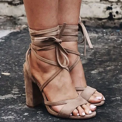 Harga Kualitas Tinggi Persegi Heels Sandal Wanita Peep Toe Lace-Up Pergelangan Kaki Tumit Tebal Gladiator Sandal Wanita Cut-Out Sepatu Musim Panas