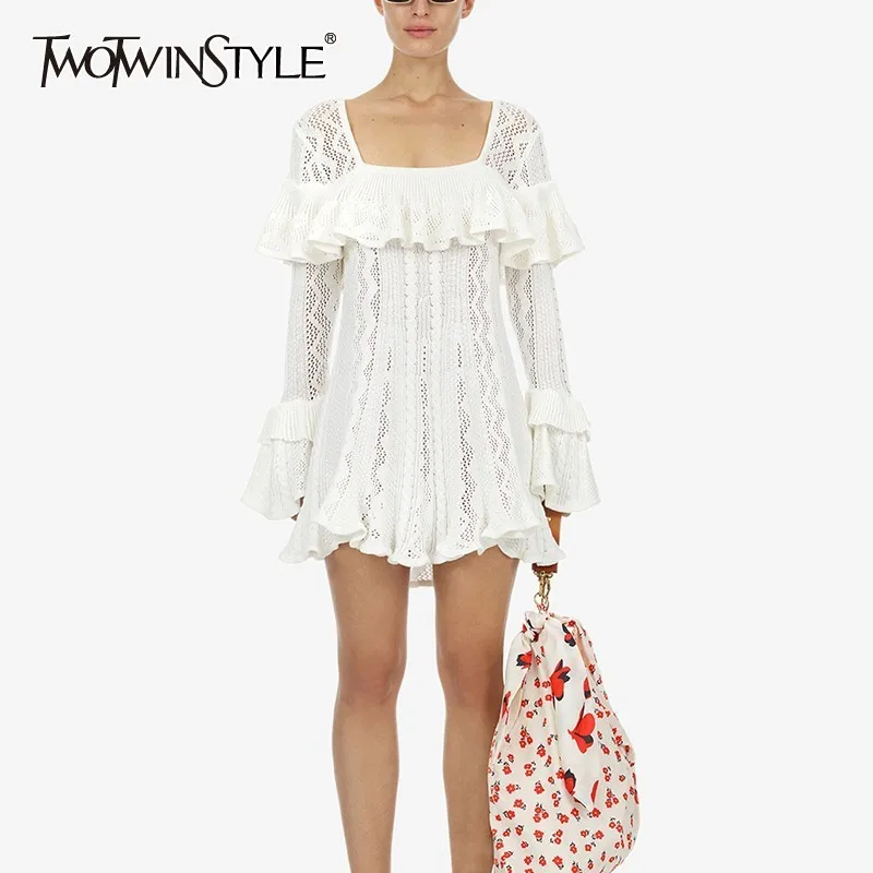 Женское трикотажное мини-платье TWOTWINSTYLE белое однотонное Повседневное платье с