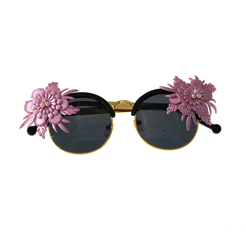 

2019 Brand Design Women Baroque Cat Eye Flowers Black Sunglasses Luxury Women Casual Sun Glasses Beach Designer Sunglasses Gift