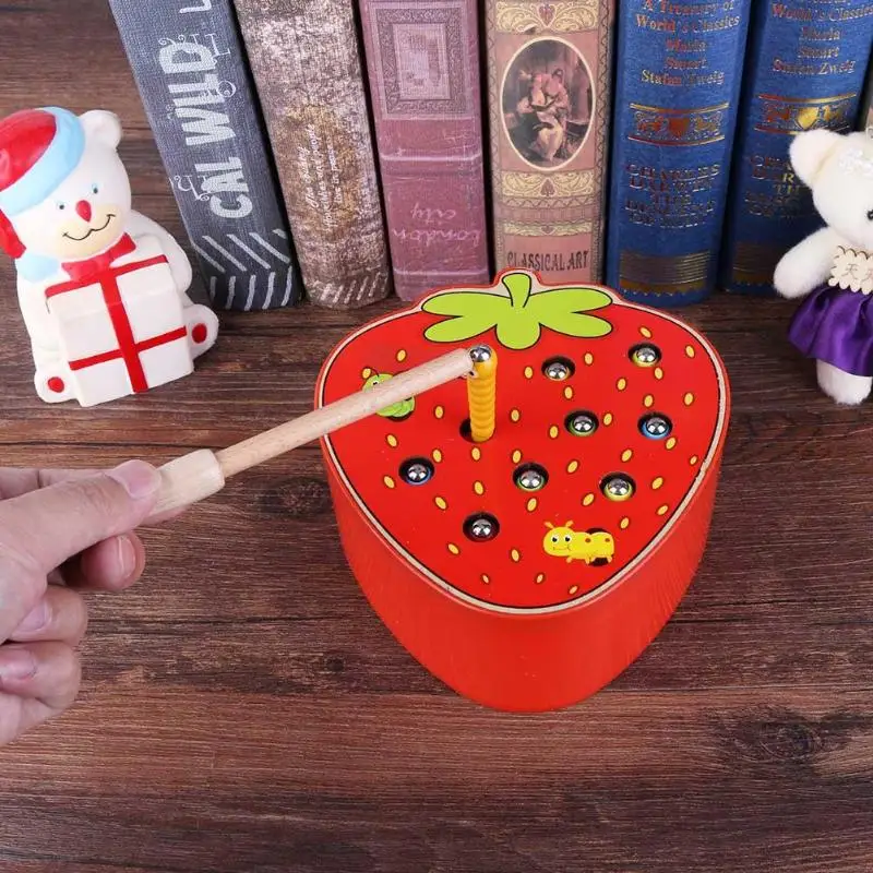 Клубника дети деревянные игрушки поймать червя игра с магнитной палкой