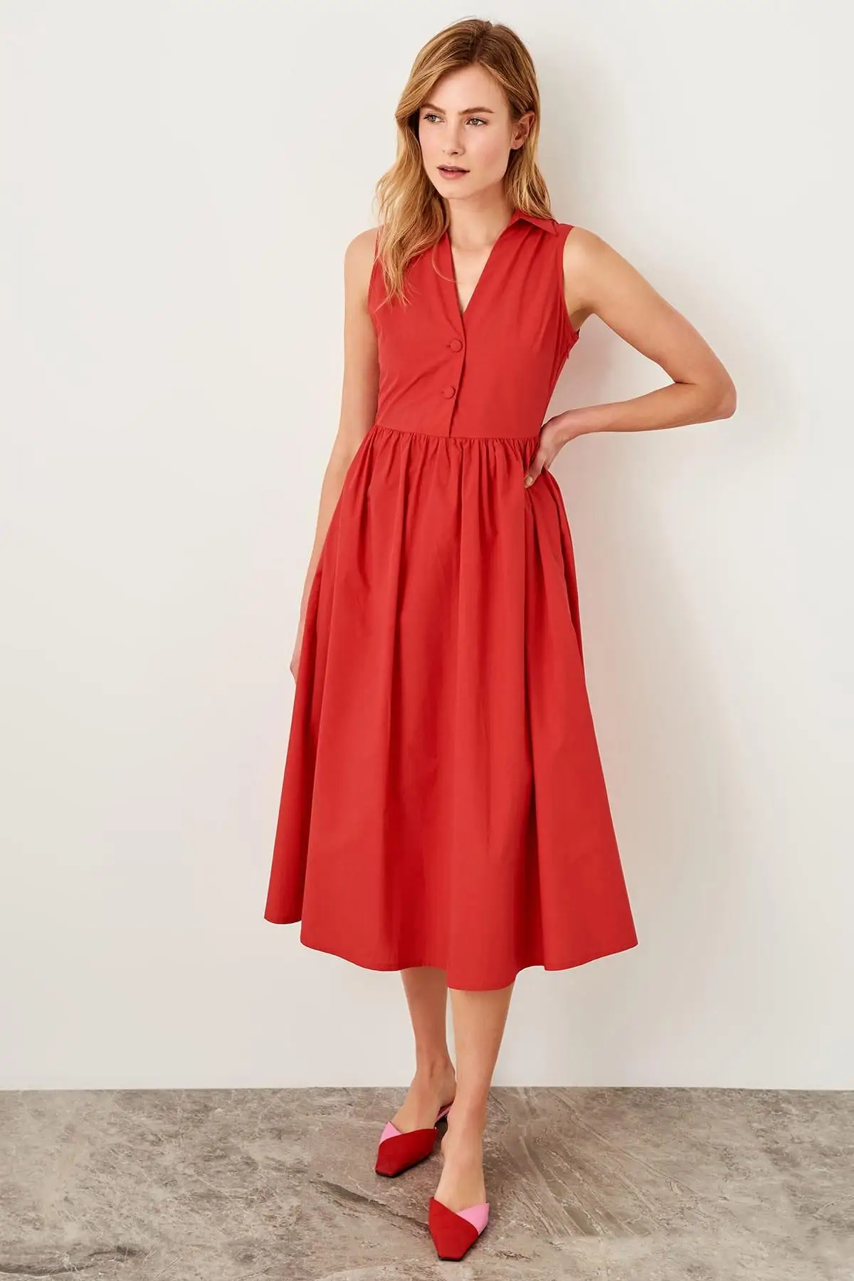 Платье с красной пуговицей Trendyol TWOSS19YD0071|Женские платья| |