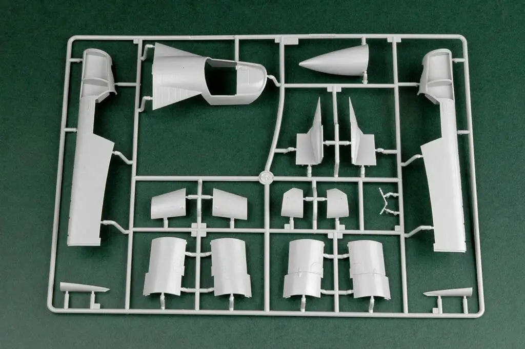 Hobbyboss 1/48 80352 EF 111 Ворон|Наборы для сборки моделей| |