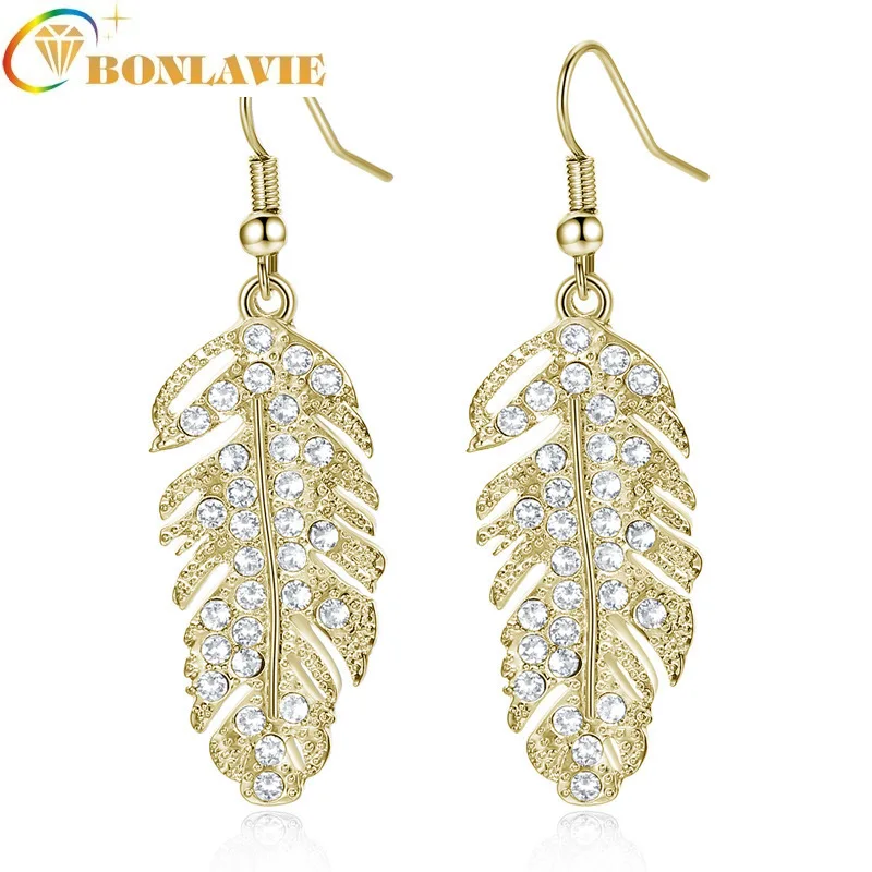 Женские серьги гвоздики с фианитами золотистые длинные подвеской крючком