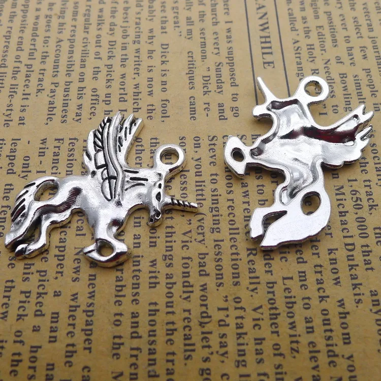 

40pcs Exquisite horse wings charms pendants 34*30mm antique silver alloy Handmade earring bracelet necklace Jewelry Components