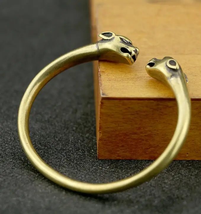 

Collection Chinese Brass Carved Animal Double Leopard Head Exquisite Opening Design Bracelet Gift
