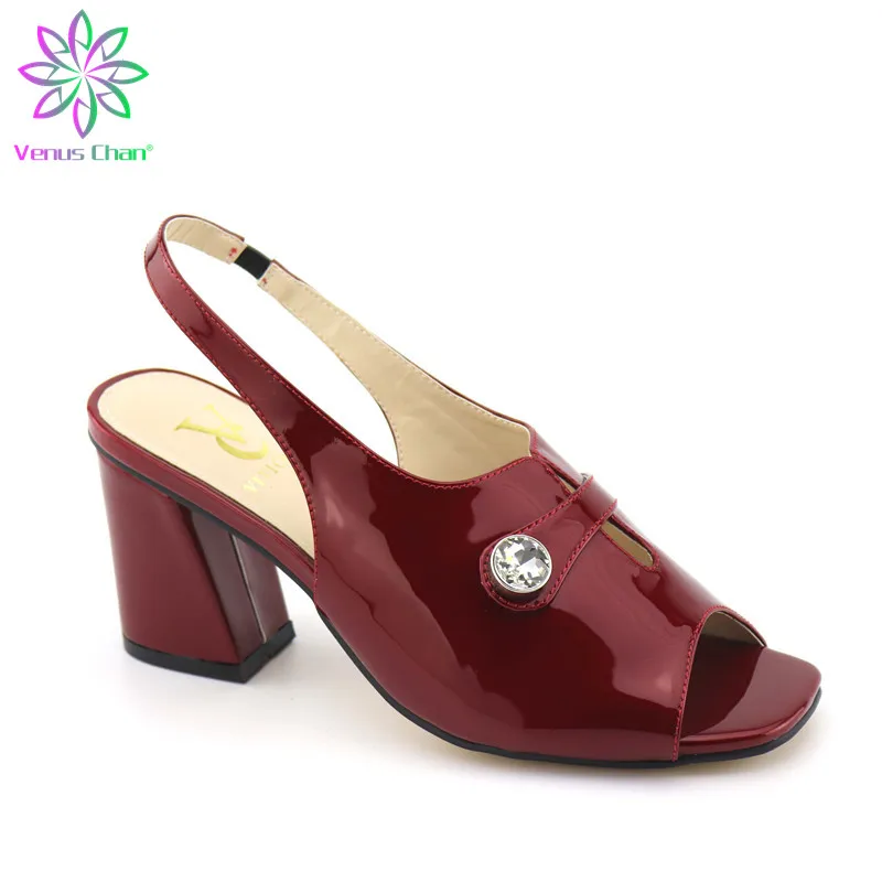

Latest Red Color Elegant Crystal Women Shoe Wedding Shoe Woman Low Heels Comfortable Slip on Sdandals Slipper Shoes Wedding Shoe