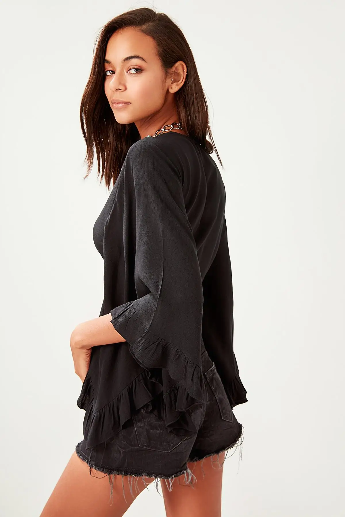 Trendyol черные вискозные рукава с воланами Bluz TBESS19BB0095 |