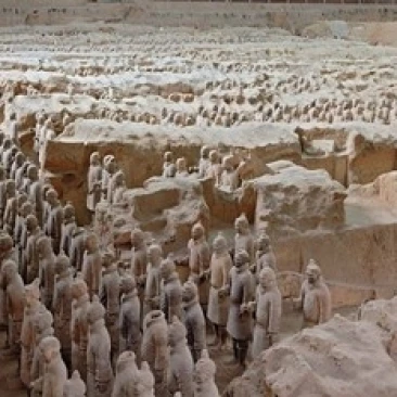 Музей Qin Terra Cotta Warriors and Horses Xian Lintong County Shaanxi Province China by Adam Jones (24x15)|Таблички и знаки| |