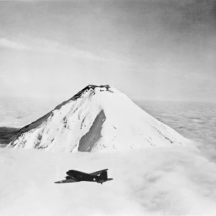 США Алеутские острова морской воздушный транспорт Летающий в направлении Attu