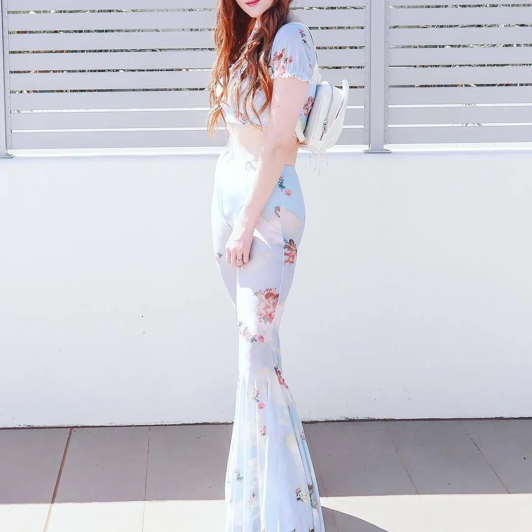 Футболки с v образным вырезом сетчатые прозрачные расклешенные штаны принтом