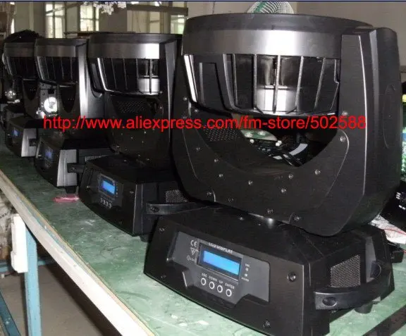 Движущийся светодиодный прожектор высокой мощности с хорошим качеством света для сценического освещения в дискотеке.