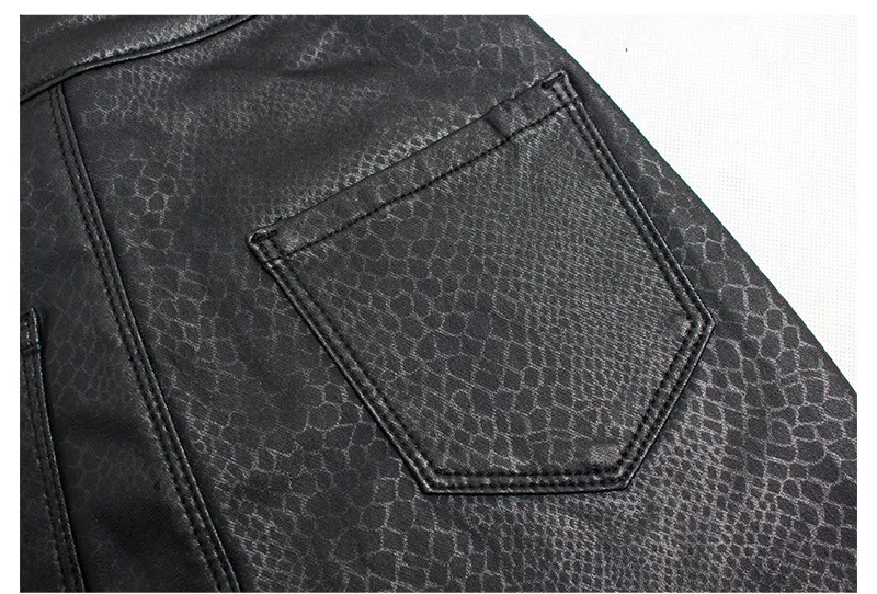 Женские брюки карандаш LOGAMI черные кожаные со змеиным принтом на пуговицах из