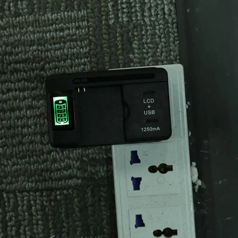 Портативный дизайн ЖК-дисплей Универсальное зарядное устройство USB-порт более