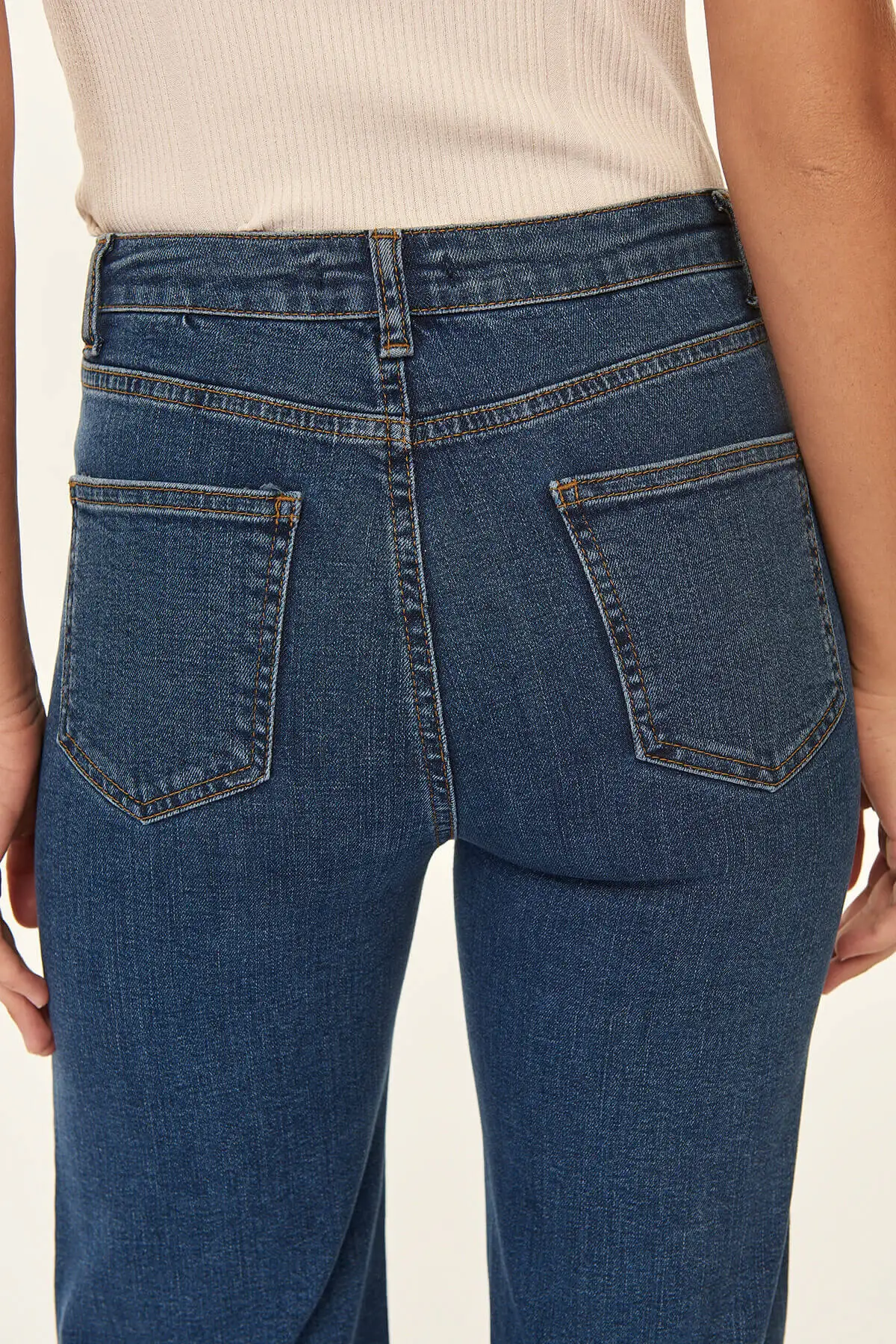 Trendyol Detailed slit Blue High Waist Flare Jean Crop TCLAW19LR0043 |